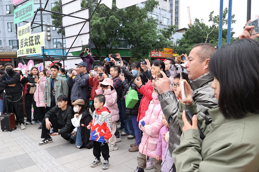 17、图库打开,不容错过精彩时刻,速来围观盛况