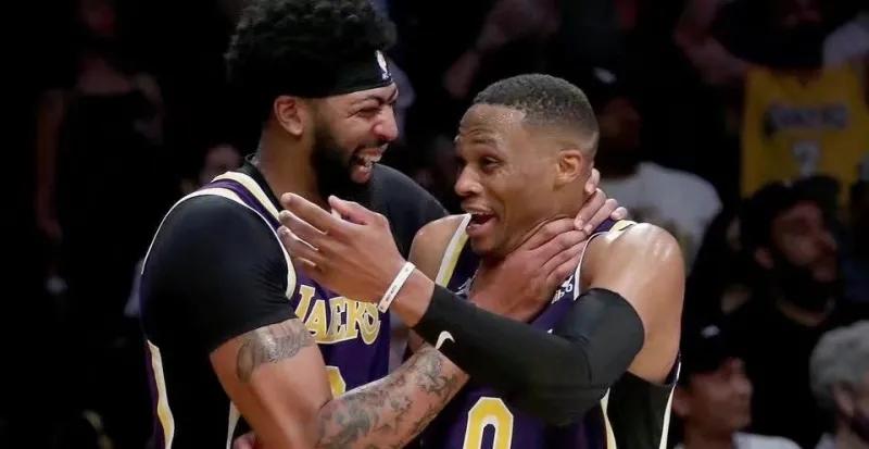 彩色厍图黑白图库,专家分析准确率,揭秘背后数据逻辑,助你提升中奖概率