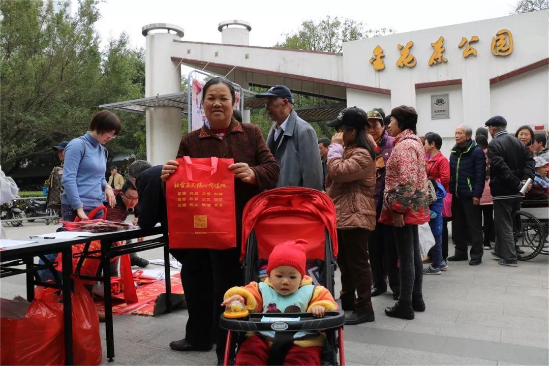 新澳门免费景点最佳拍照点,精准分析,助你轻松掌握开奖规律,赢取大奖