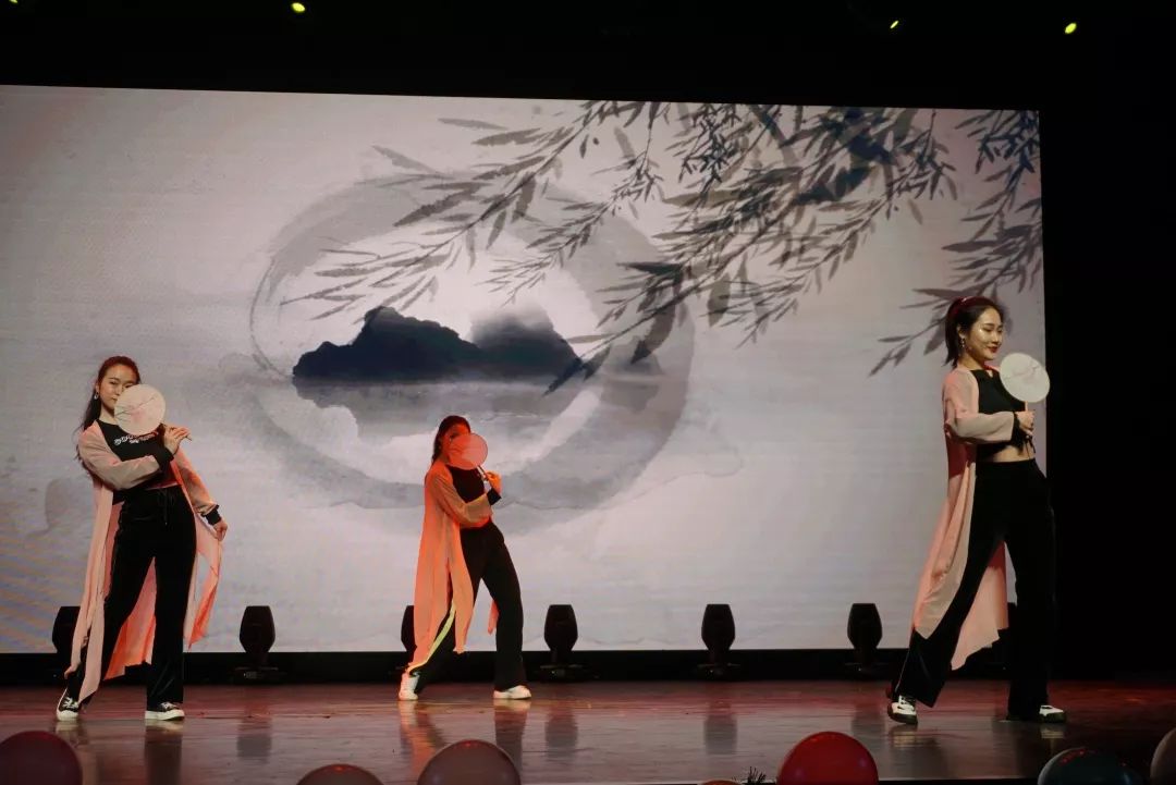 大三巴资料大全最全,精彩瞬间不容错过,快来见证幸运时刻