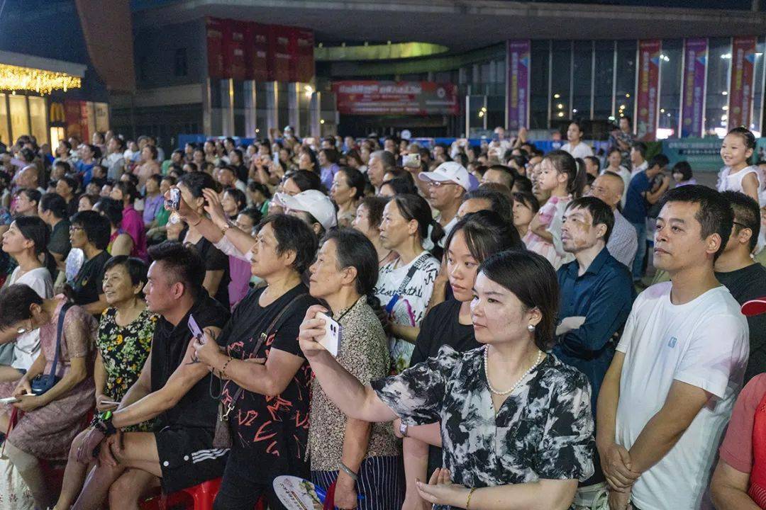 17、图库打开,不容错过精彩时刻,速来围观盛况