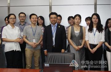 kj138本港台开奖现场直播,掌握独家内幕,揭秘行业趋势,助你赢在起跑线