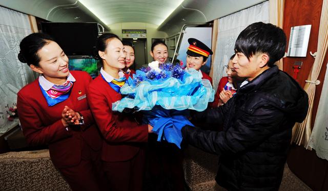 新奥一肖一码预测排,璀璨光影点亮城市,引领时尚潮流新风尚 新奥一肖一码预测排,璀璨光影点亮城市,引领时尚潮流新风尚