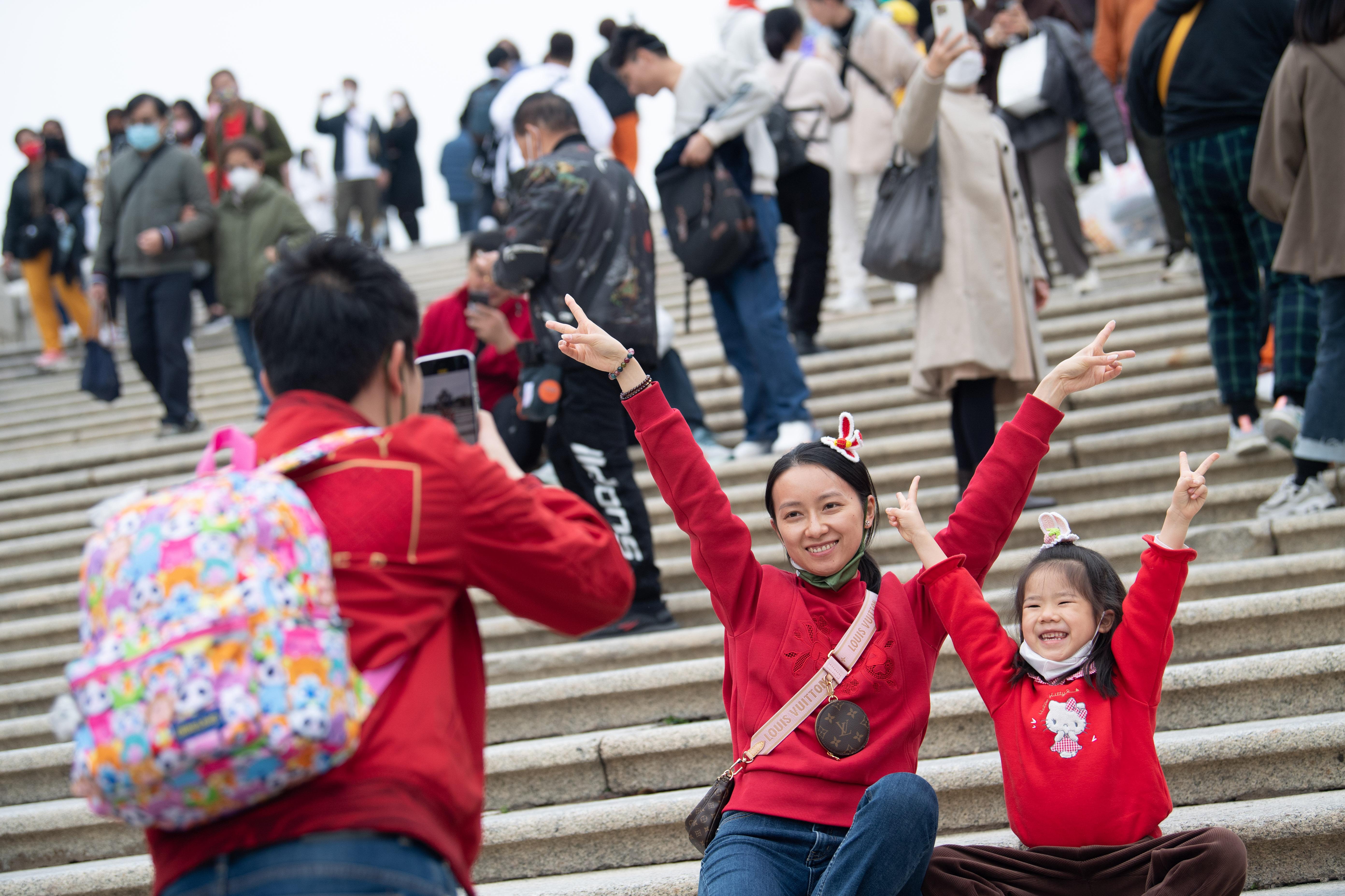 大三巴免费资料大全在线使用教程,高手云集精彩对决,不容错过的巅峰赛事