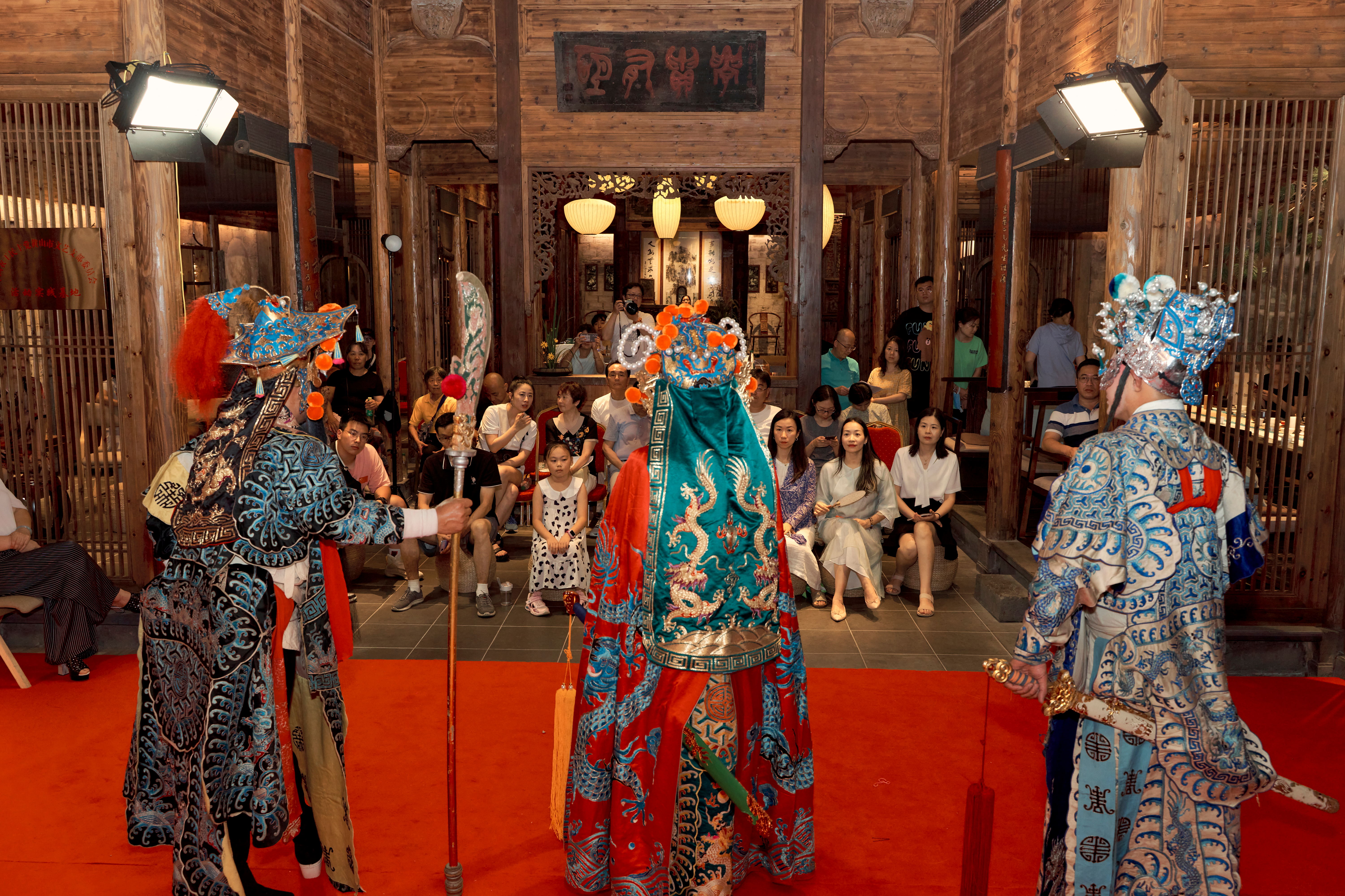 今晚一肖一码澳门一肖com,探索澳门历史,感受文化遗产魅力,体验独特风情