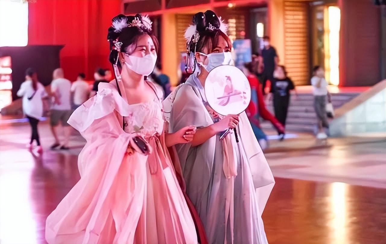 与本港台同步现场报码,感受独特魅力,畅游不夜城