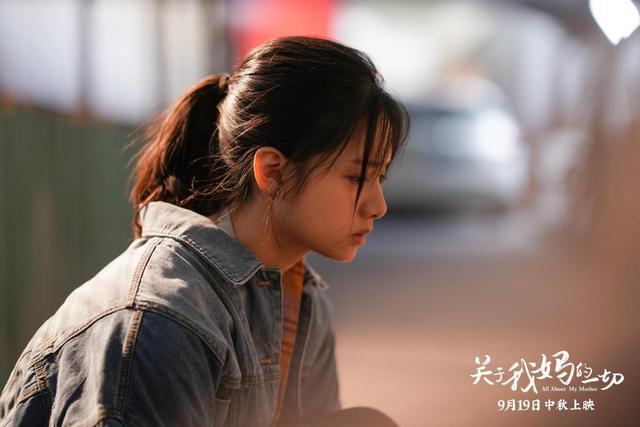 亚洲AV无码人妻剧情精彩，真实情感演绎，家庭伦理与欲望交织
