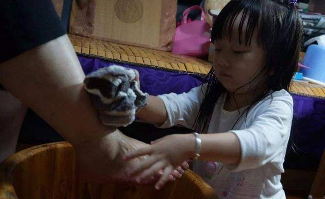 法国色情做爰4偷欲引发热议，探讨情色文化边界，现代欲望与道德碰撞