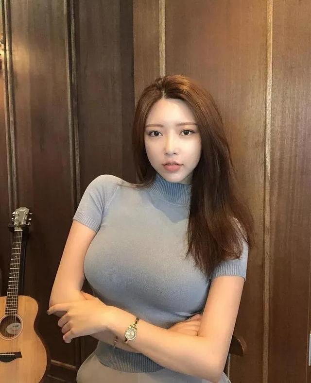 成熟亚洲女人毛茸茸魅力，优雅气质绽放，自然风情迷人