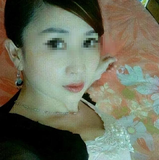 上海少妇搡B引发热议，网友热议背后真相，社会关注度持续攀升