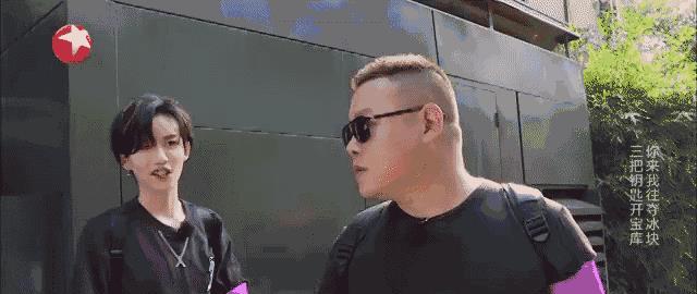 Cbt男男残忍虐茎极限挑战，痛苦与快感交织，黑暗欲望的终极释放