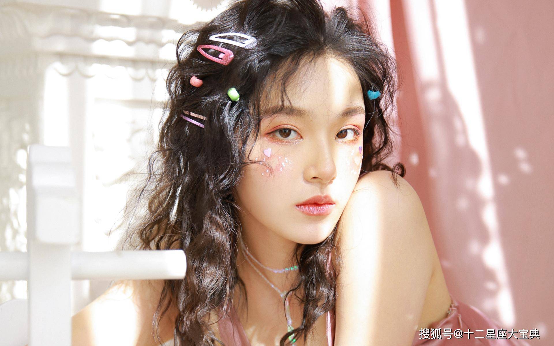 熟女体下毛毛黑森林风情万种，妩媚动人，撩人心弦