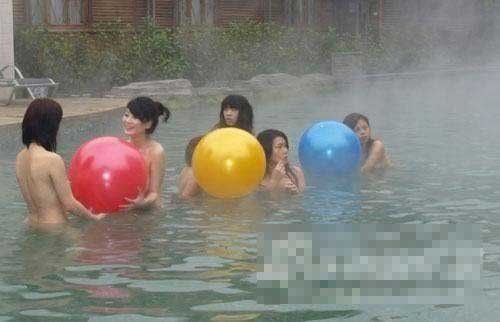 裸体美女洗澡偷拍引发争议