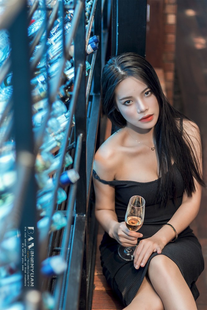 2.涩爱人妻的暧昧游戏，欲望交织，无法自拔的致命诱惑