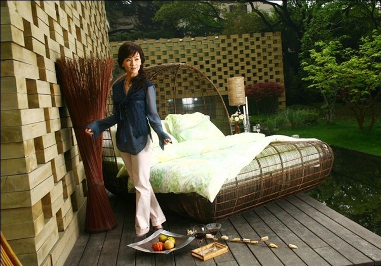 2.变态老熟女,欲望深渊,扭曲人格背后的黑暗故事
