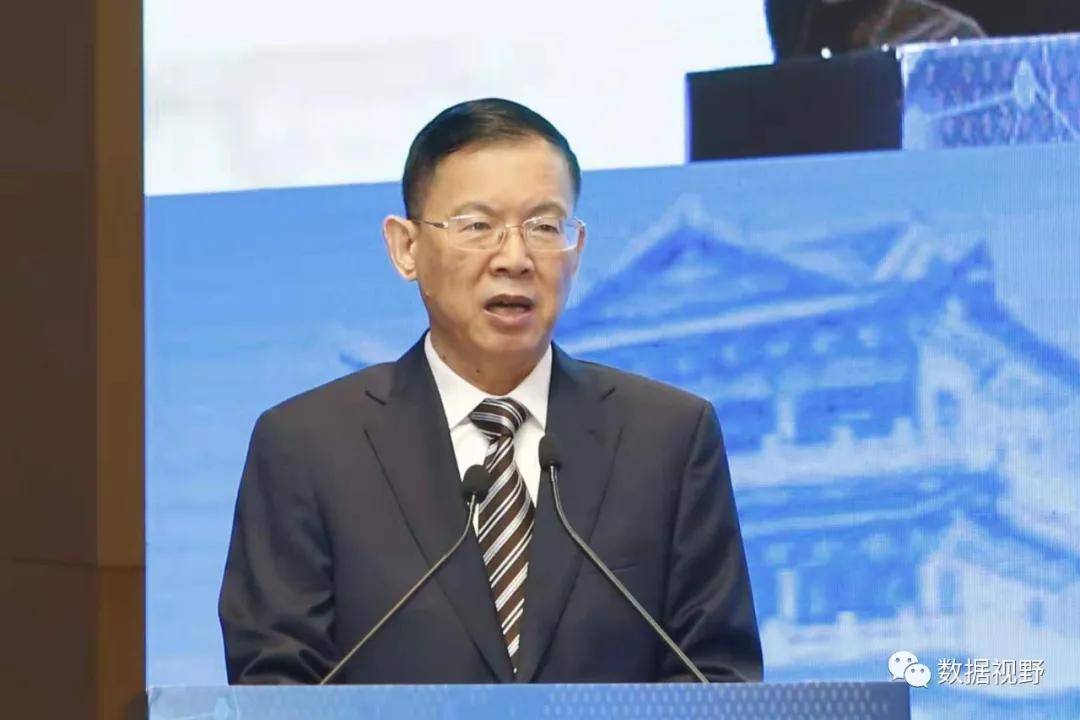 中国女人真做爱视频揭秘情感与欲望的真实记录，探索现代女性内心世界，展现爱与性的深度对话