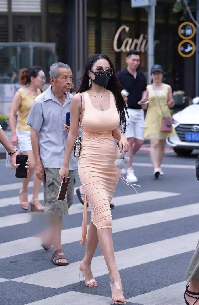 裸女翘臀艺术写真，性感曲线，迷人魅力，展现完美身材