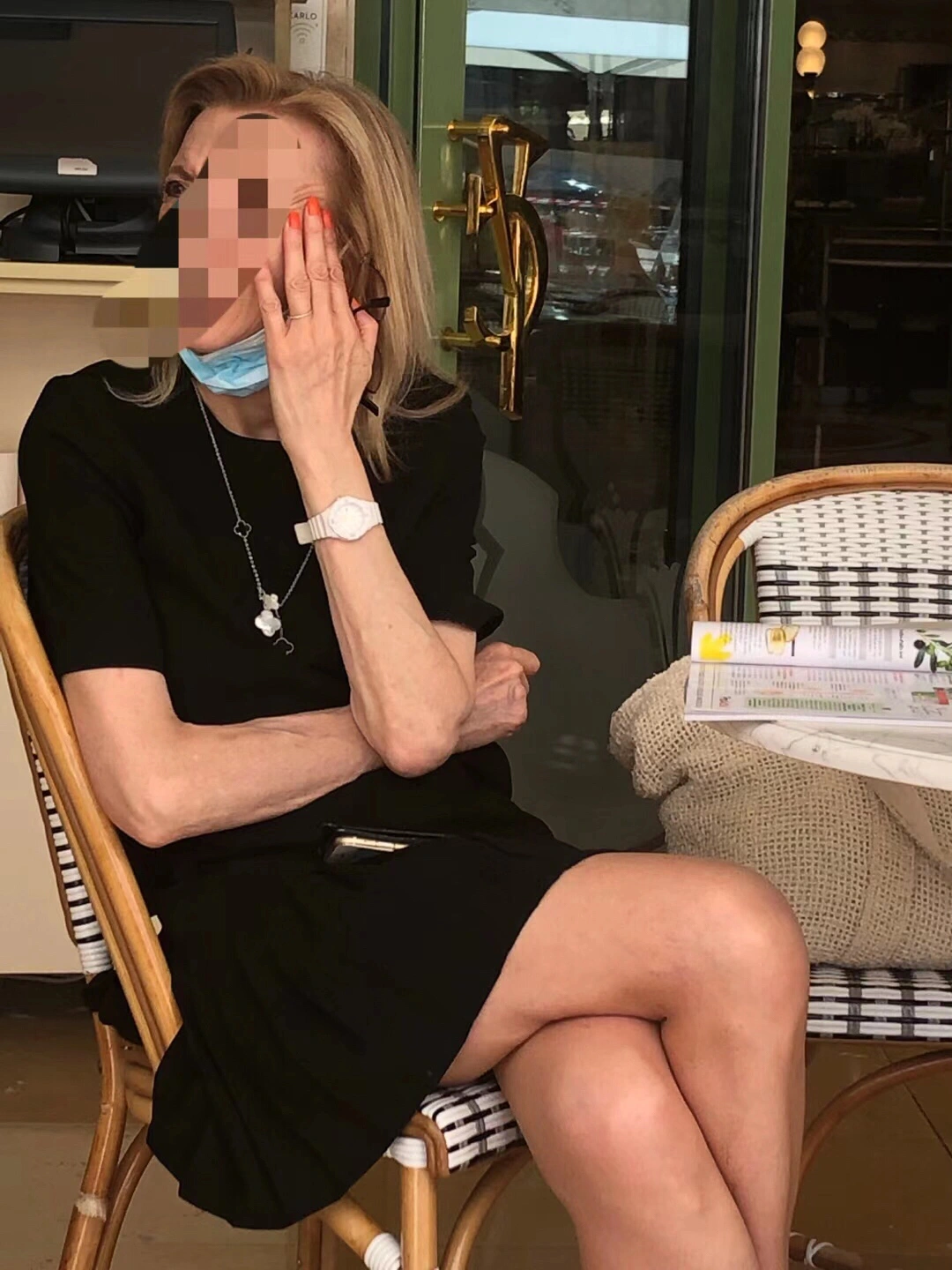 《欧美老女人站街风情，街头夜色，岁月故事》