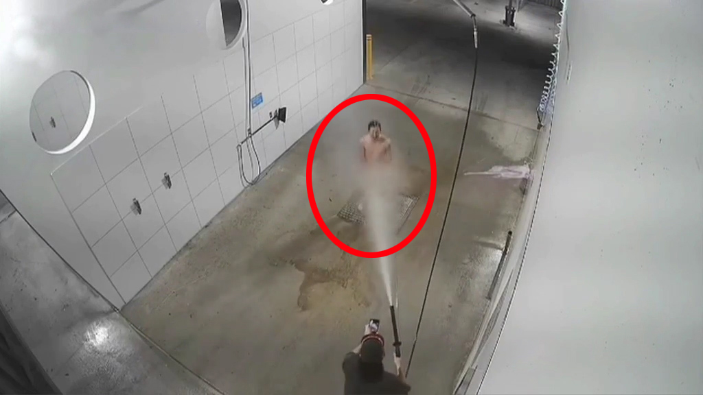 1.监控女洗澡全过程播放安全警示
