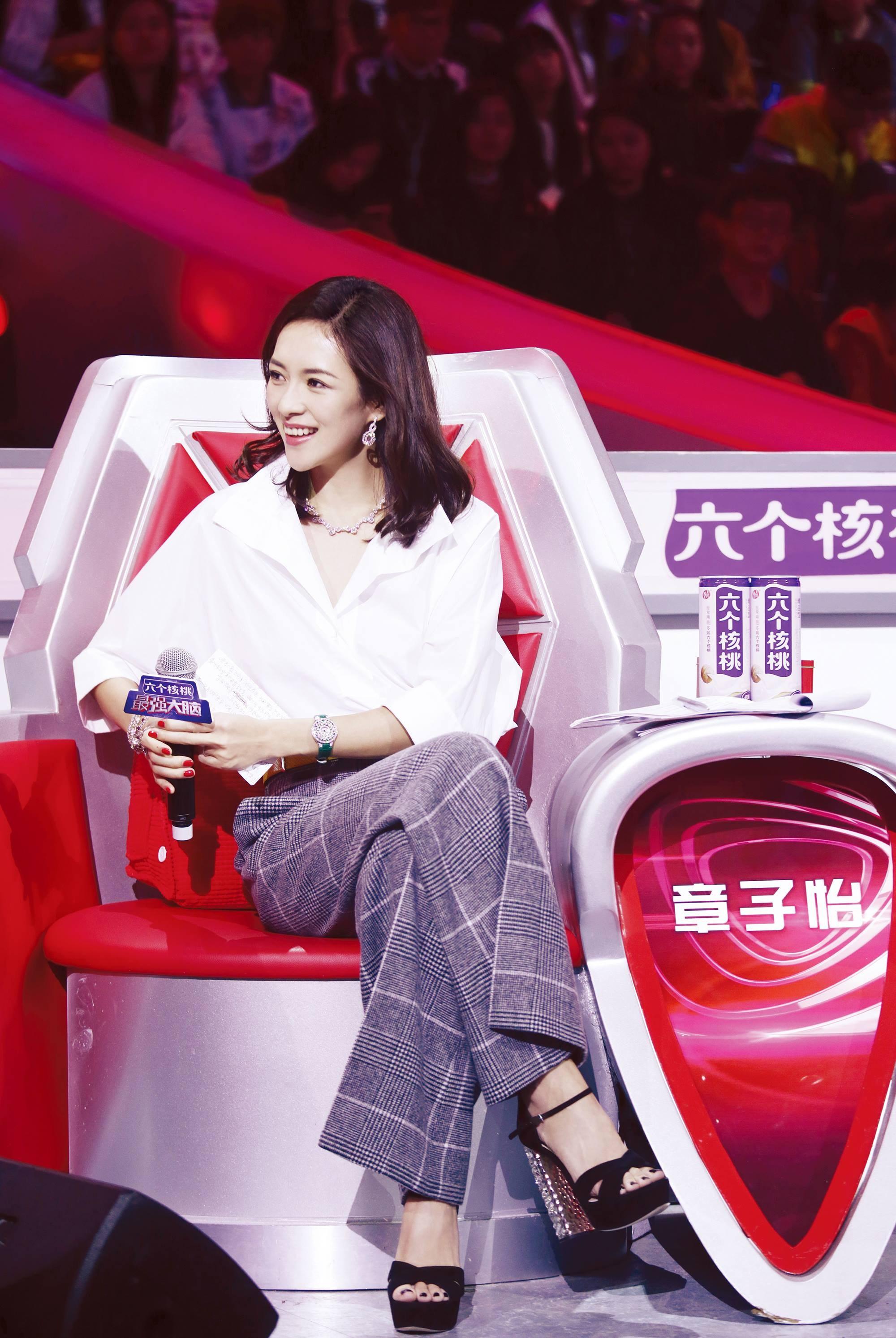 2.美女被扒腿爽爽爽A秀色直播,热舞撩人,激情互动,深夜福利不断 2.美女被扒腿爽爽爽A秀色直播,热舞撩人,激情互动,深夜福利不断