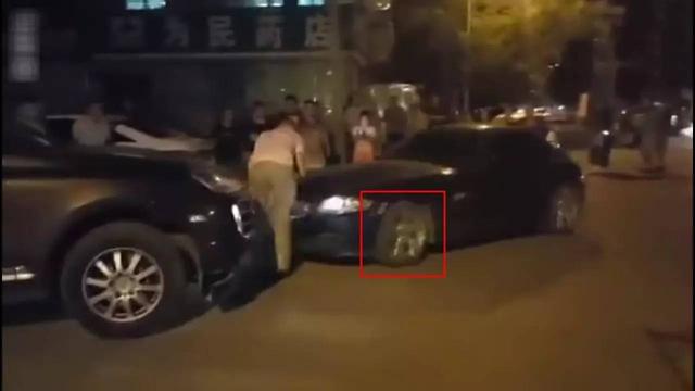 3男3女车内交换做爱激情碰撞，欲望交织，深夜禁忌游戏引爆荷尔蒙