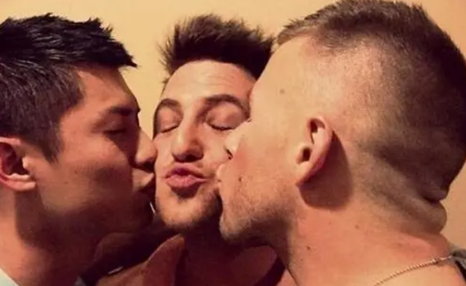 Chinese男男GayFuCK激情碰撞，探索隐秘欲望，解锁禁忌之恋的刺激与快感