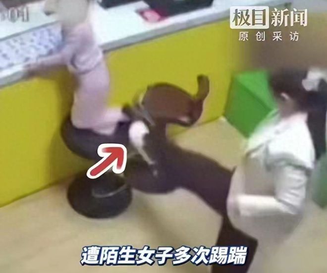 老熟妇卖淫视频曝光引发社会热议,暗访调查揭露隐秘交易,警方介入彻查 老熟妇卖淫视频曝光引发社会热议,暗访调查揭露隐秘交易,警方介入彻查