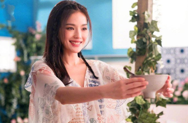 赵薇性裸交HD引发热议，网友热议明星隐私权，探讨网络道德底线
