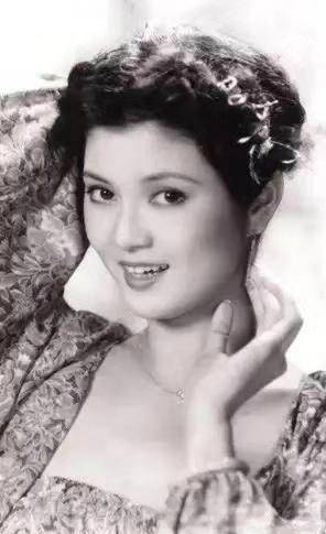 80岁老太婆乱世中逆袭，晚年创业传奇，谱写人生新篇章