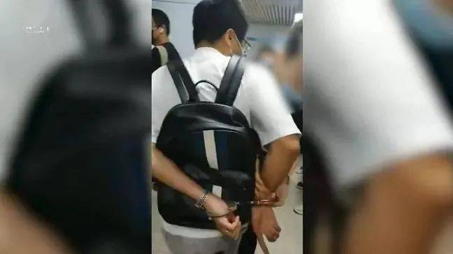 公厕偷拍视频曝光引发社会热议，偷拍者被抓，受害者维权，警方介入调查