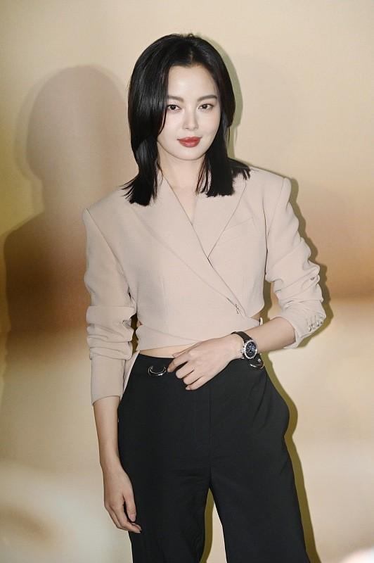 成熟丰满熟女JlZZJlZZ魅力无限，优雅气质尽显，风情万种惹人爱
