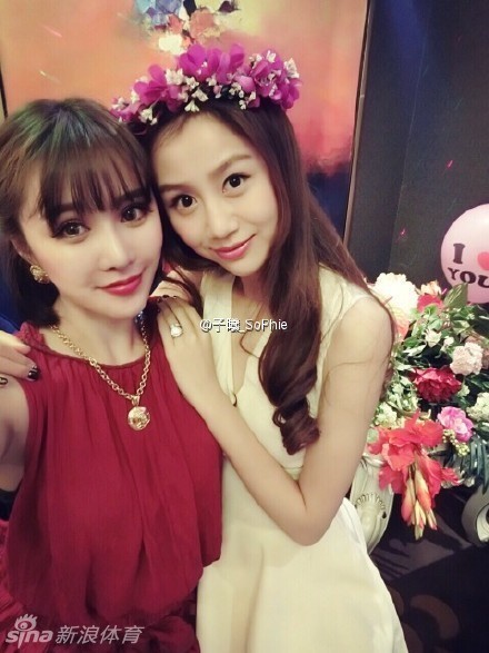 欧美少妇啪激情瞬间，性感辣妈私密写真，火热诱惑撩人心弦