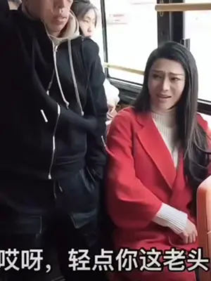 2.全程偷拍露脸中年夫妇，真实生活片段，意外揭露家庭隐秘故事
