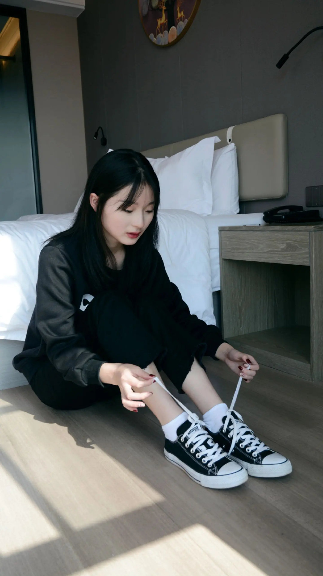 1.VK女生脱帆布鞋的时尚穿搭秘诀*