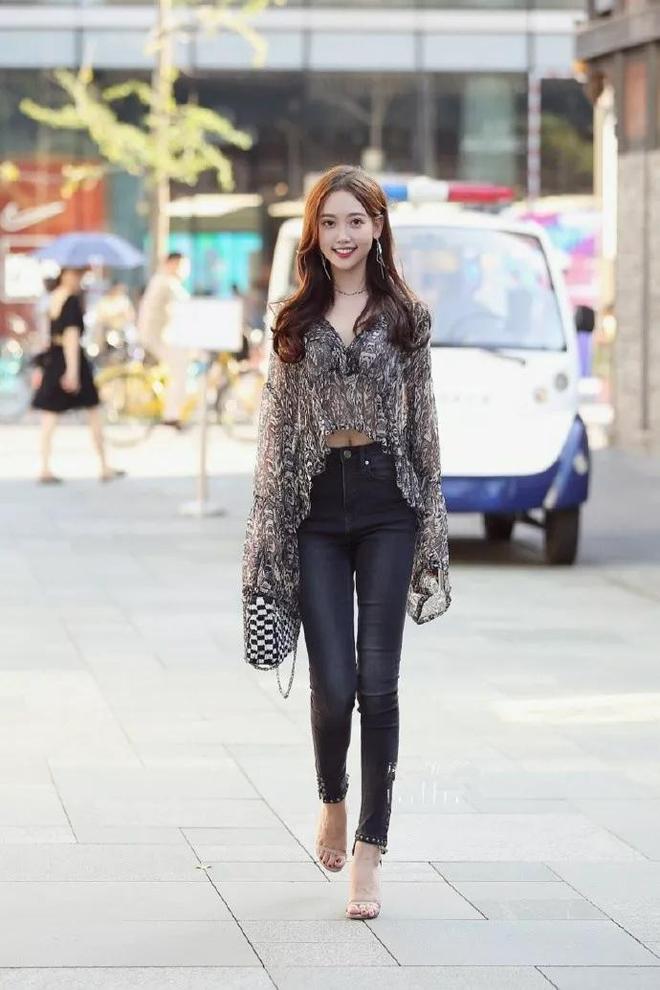 色综合少妇的迷人魅力，展现成熟女性风采，打造时尚性感穿搭
