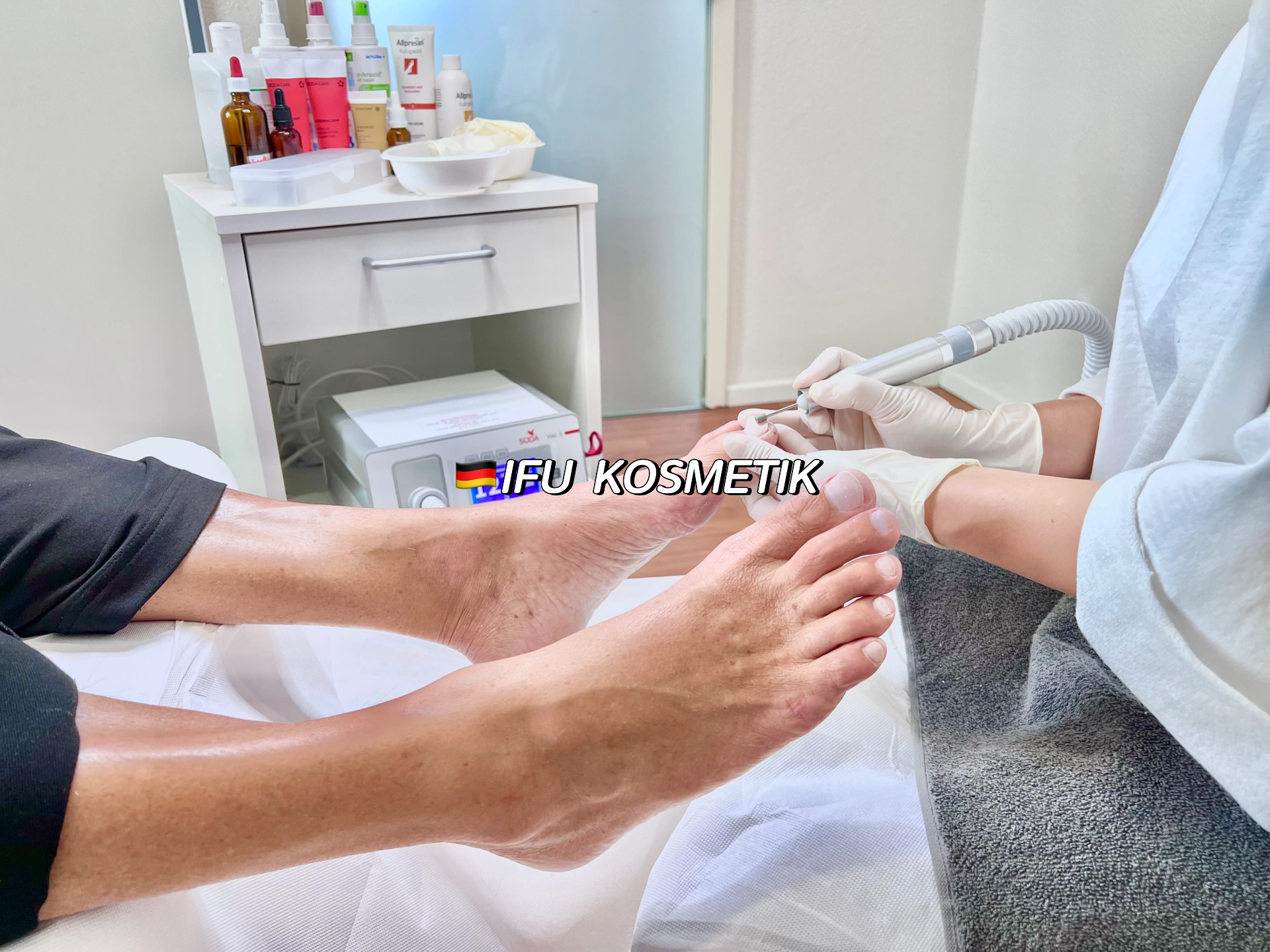 美女脚丫舔舐技巧VK分享，优雅体验，足部护理，舒适享受