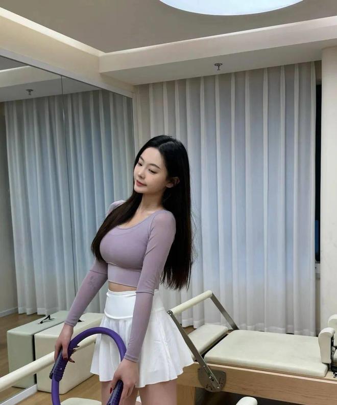 九九热蜜臀九九色打造完美曲线，性感翘臀秘诀，轻松拥有迷人身材