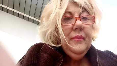 多毛老女人传奇故事，岁月沉淀魅力，独特风采绽放人生