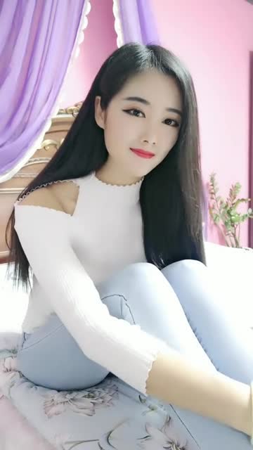 久久婷狠狠色绽放魅力，性感写真引爆全网，女神风采让人心动