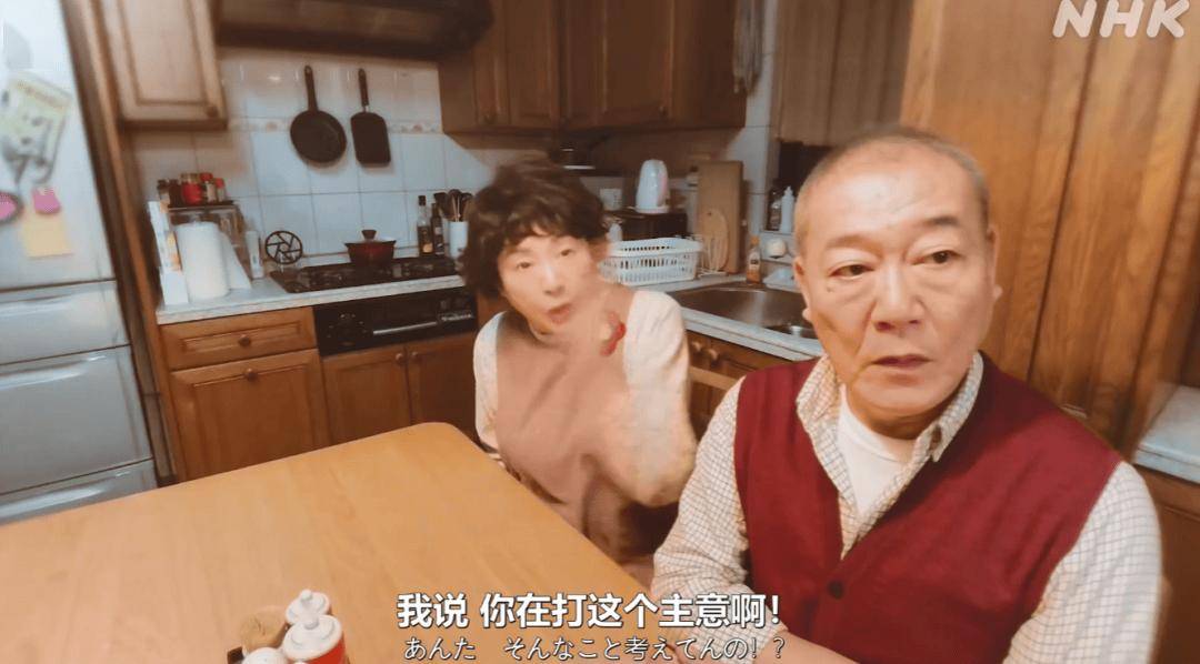 三个妈妈共侍一夫浜的真实生活，揭秘家庭背后的情感纠葛，探索多妻制下的爱与责任
