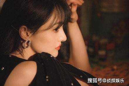 1.伊人69无码风情万种迷人瞬间