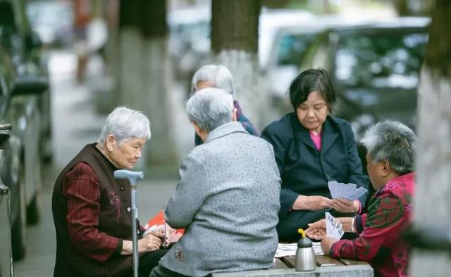 中国老头操奶奶晚年生活故事，乡村爱情回忆，传统家庭温情