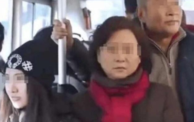 老太婆作爱视频引发热议，网友争议不断，老年情感需求受关注