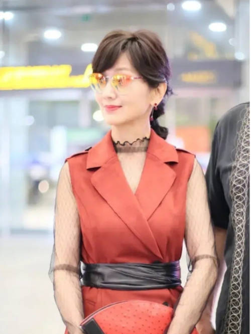 熟女亚洲综合精品伊人久久，魅力无限风情万种，尽显成熟女性优雅韵味