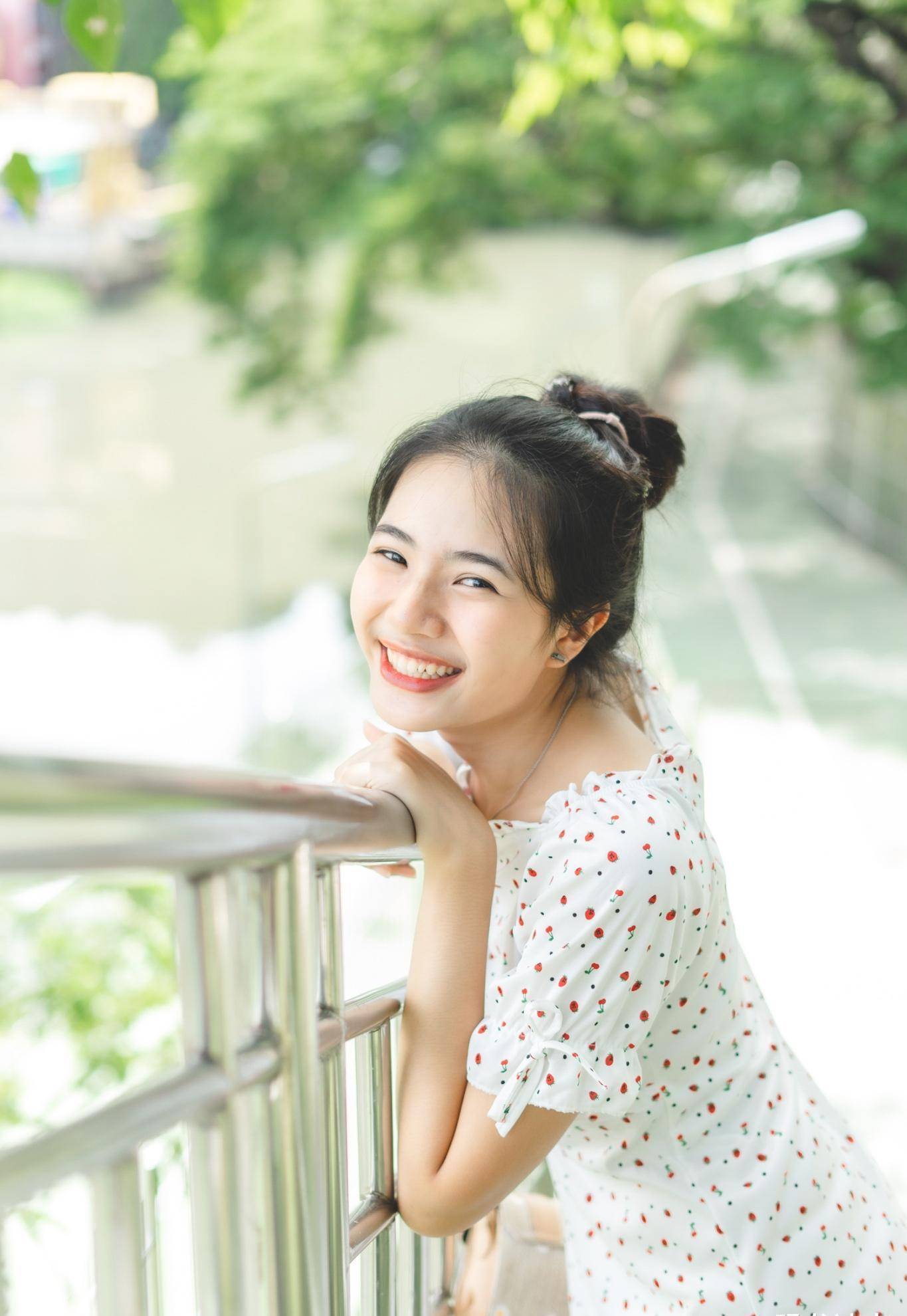 2.干女孩视频，阳光笑容，校园日常，记录美好时光的每一刻