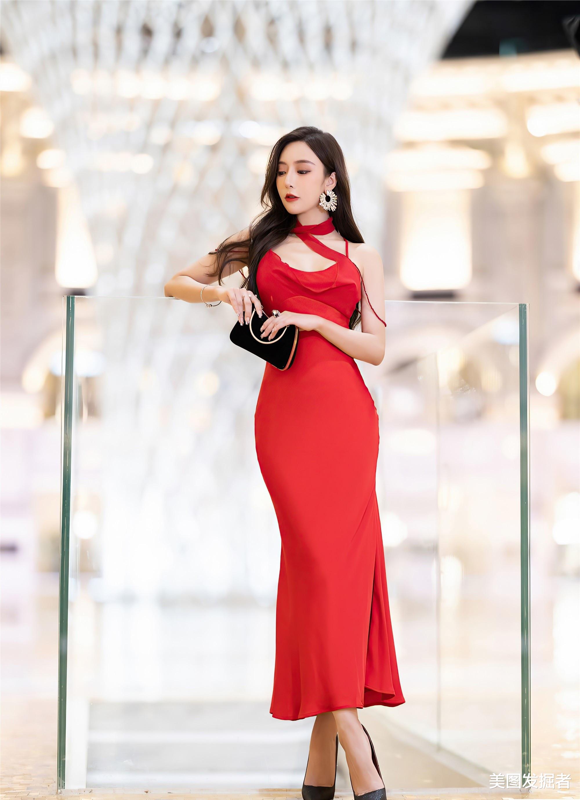 欧美丰满熟妇BBB久久久魅力四射，成熟风情惹人醉，尽显优雅性感曲线