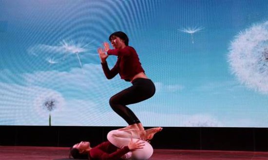 欧美胖妇肥妇的丰满魅力，展现自信风采，健康生活态度