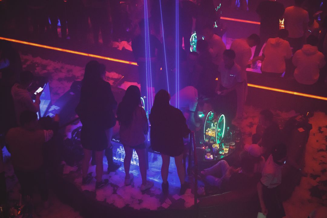 久久无夜精品打造极致夜生活，探索不眠魅力，享受独特夜晚时光