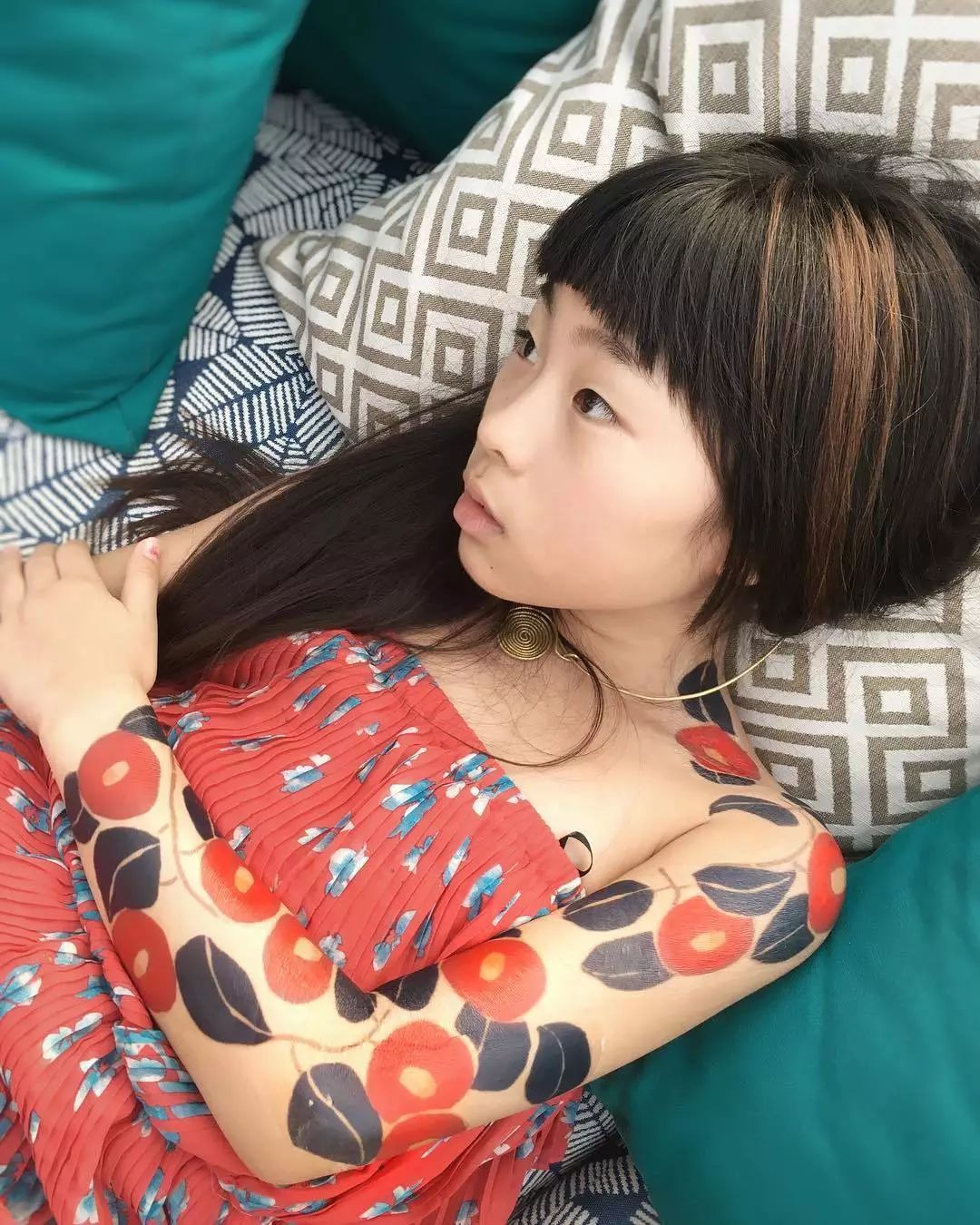 2.69xxxHD10岁小女孩浜成长故事，纯真童年回忆，温暖治愈瞬间