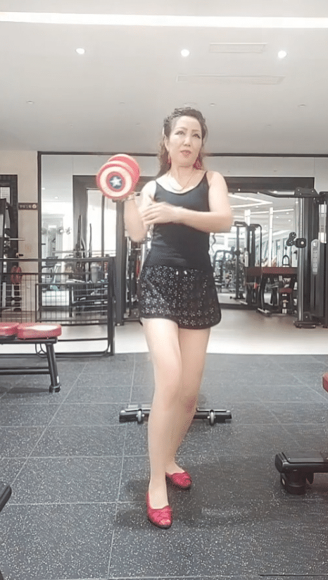 亚洲熟妇熟女浜久久久魅力不减，探索熟龄女性风采，感受成熟韵味与自信之美